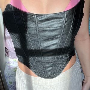 Love this black gothic/halloween/cosplay/etc corset top